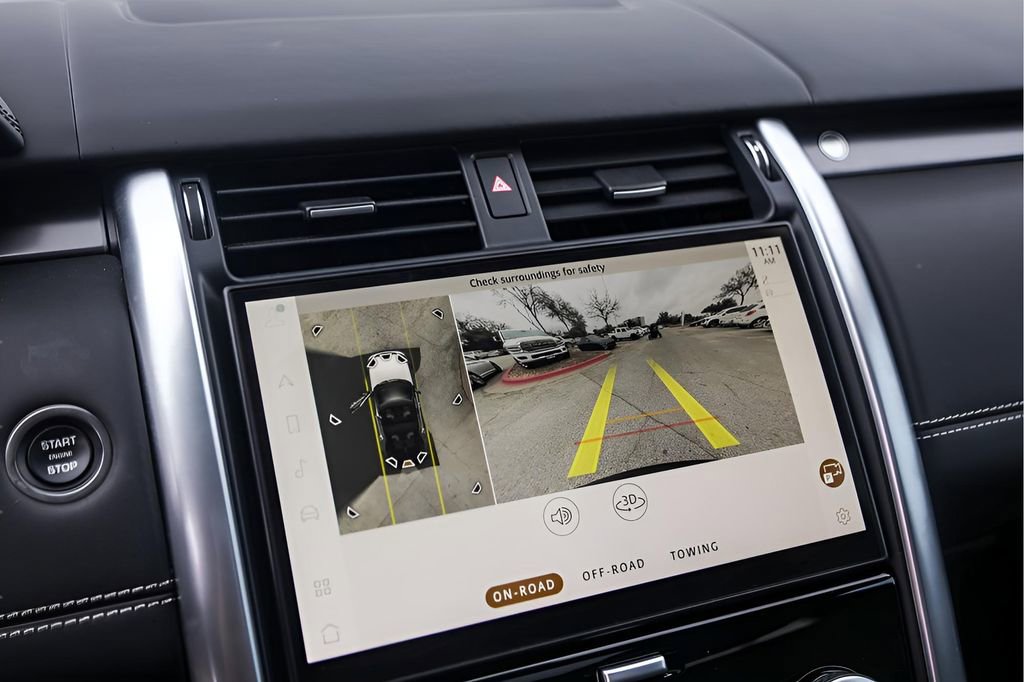 Used 2024 Land Rover Discovery Metropolitan Edition image 20