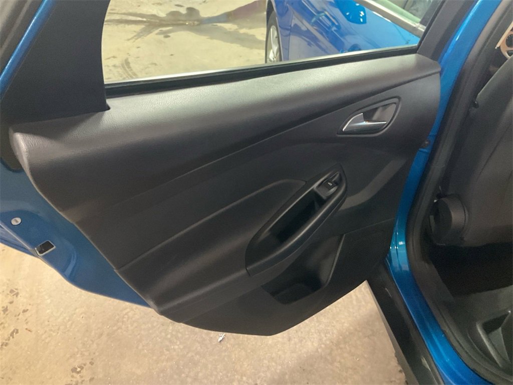 Used 2014 Ford Focus SE w/ SE Winter Package image 23