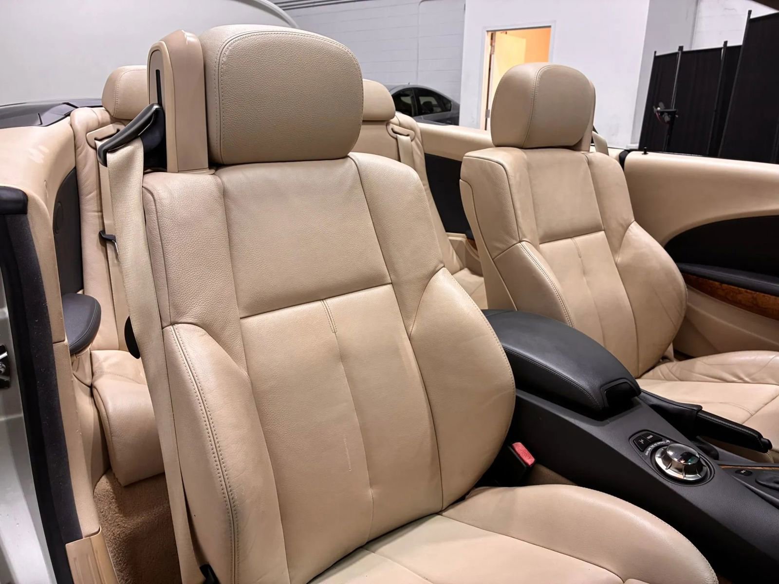Used 2005 BMW 645Ci Convertible RWD image 32