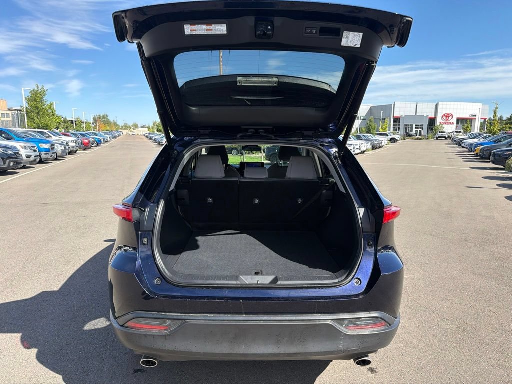 Used 2023 Toyota Venza LE AWD/4WD image 16