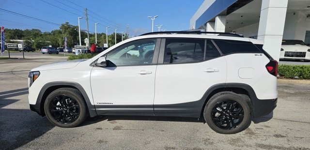 Certified 2022 GMC Terrain SLE w/ Driver Convenience Package image 2