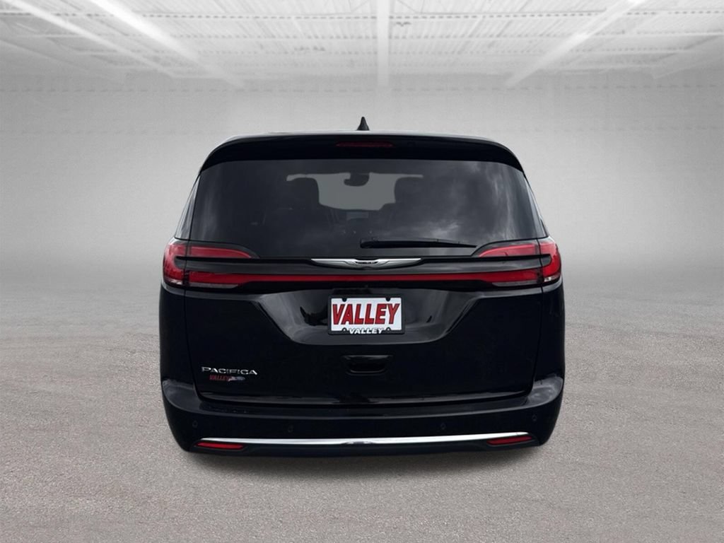 Used 2025 Chrysler Pacifica Select FWD image 50