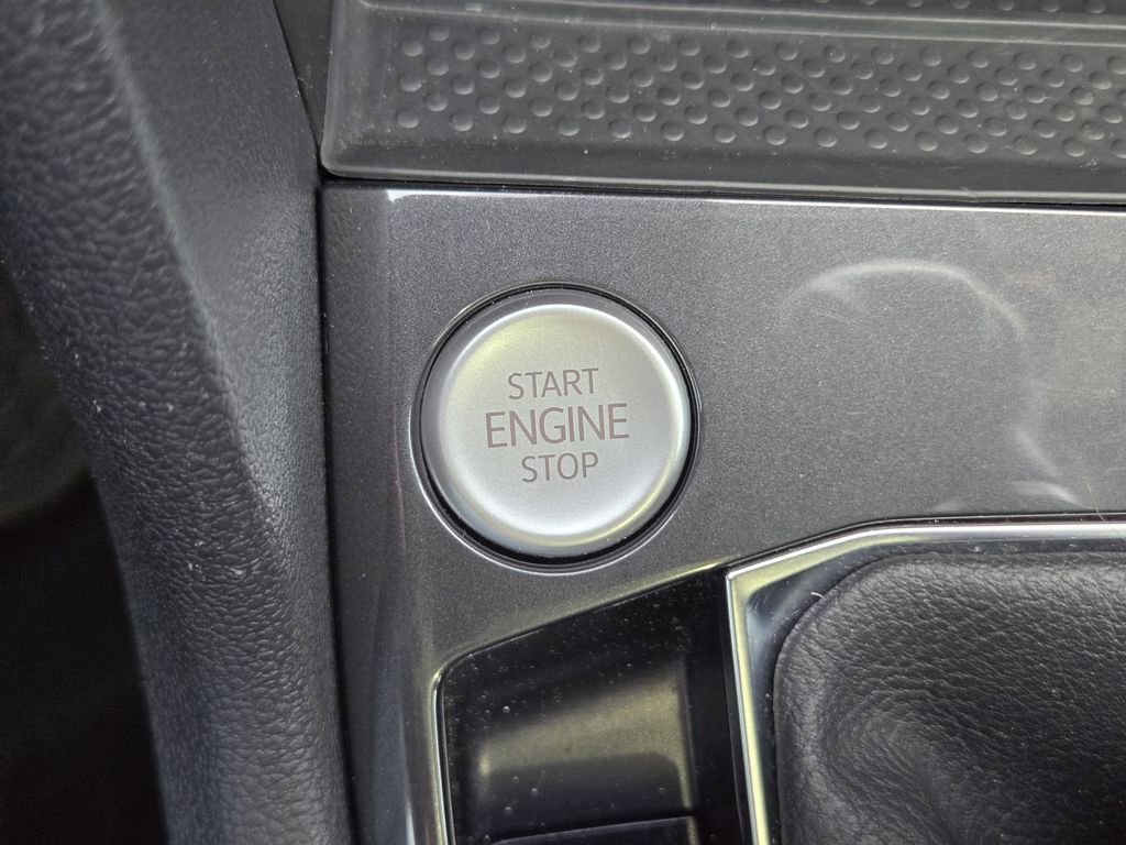 Used 2024 Volkswagen Tiguan SE R-Line image 29