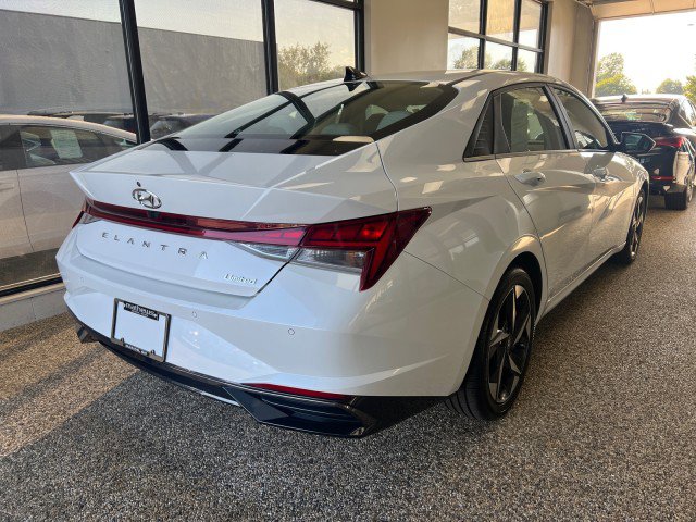 Used 2021 Hyundai Elantra Limited image 2