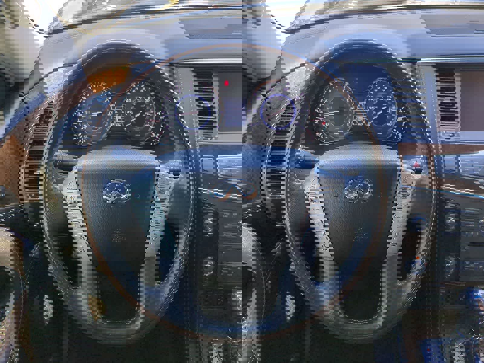 Used 2016 INFINITI QX80 4WD w/ Driver's Assistance Package image 24