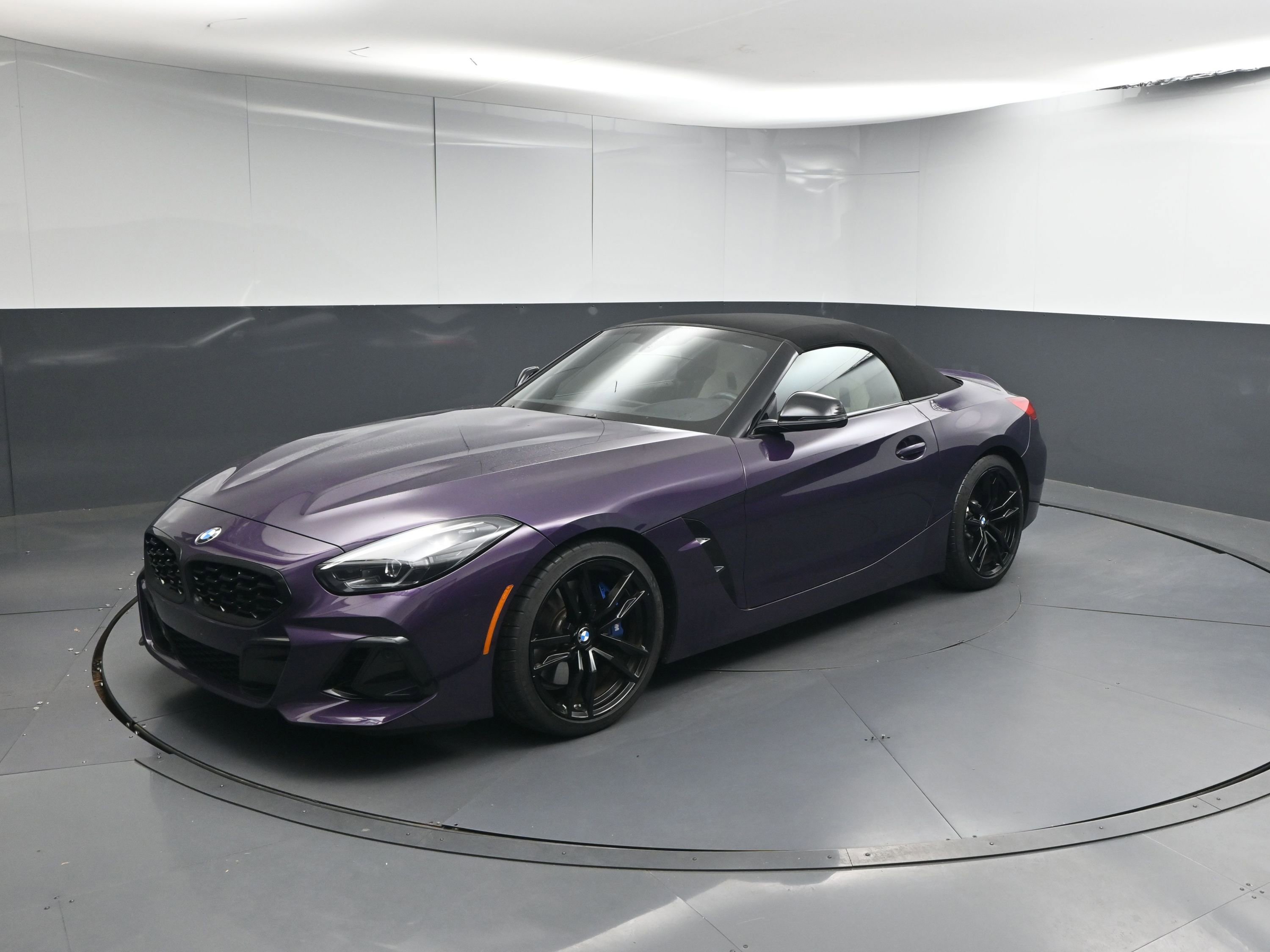 Used 2023 BMW Z4 M40i w/ Premium Package image 2