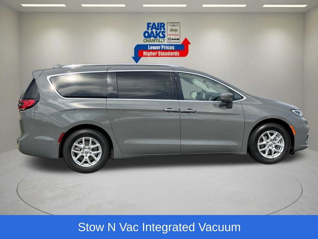 Used 2021 Chrysler Pacifica Touring-L w/ Uconnect Theater Family Group image 7