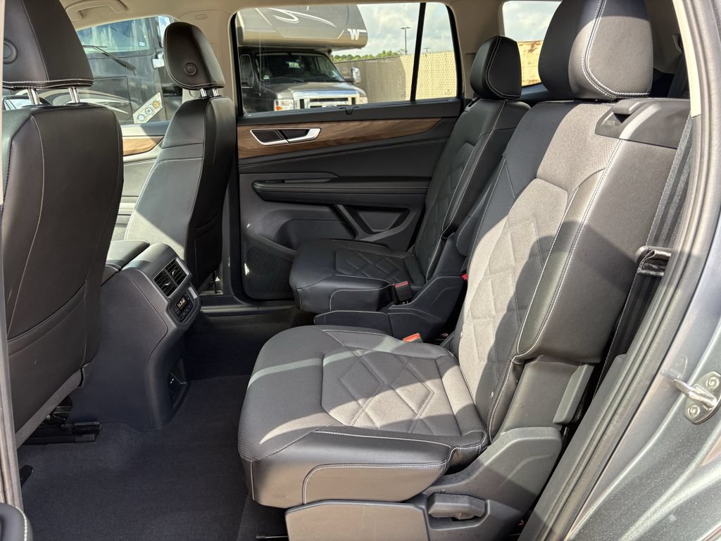 Used 2024 Volkswagen Atlas SE FWD image 23