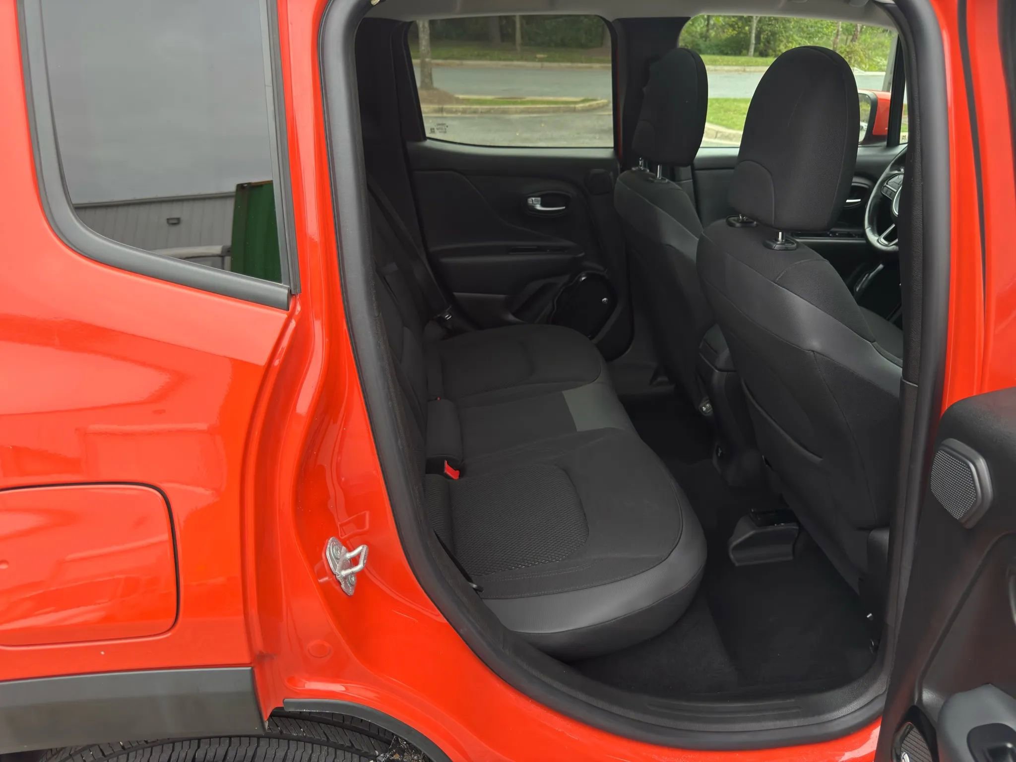 Used 2018 Jeep Renegade Altitude w/ UConnect 8.4 Nav Group image 21