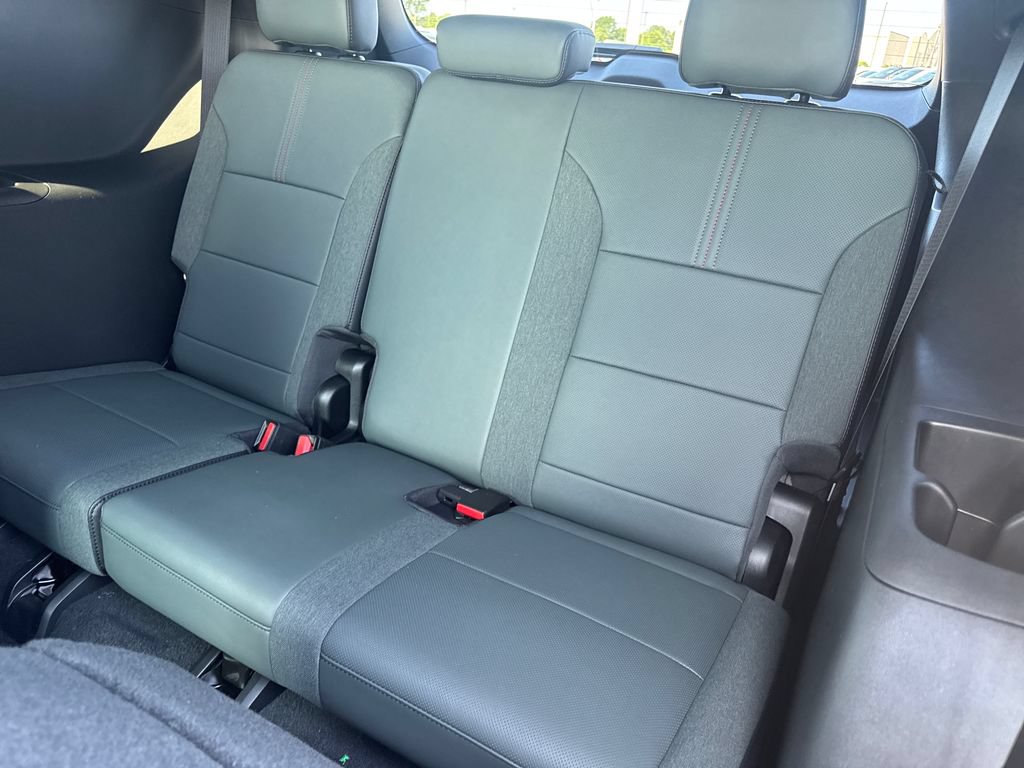 New 2026 GMC Acadia AT4 w/ Luxury Package AWD/4WD image 13