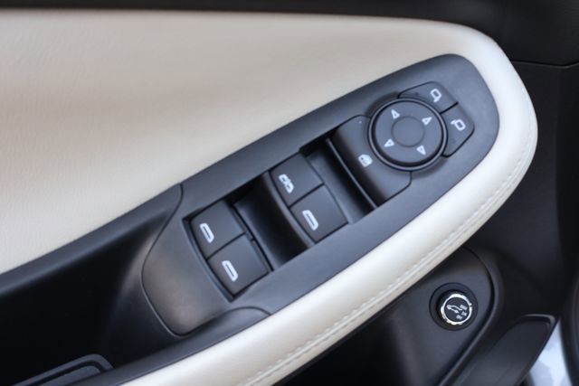 Used 2023 Buick Encore GX Essence w/ Experience Buick Package FWD image 13