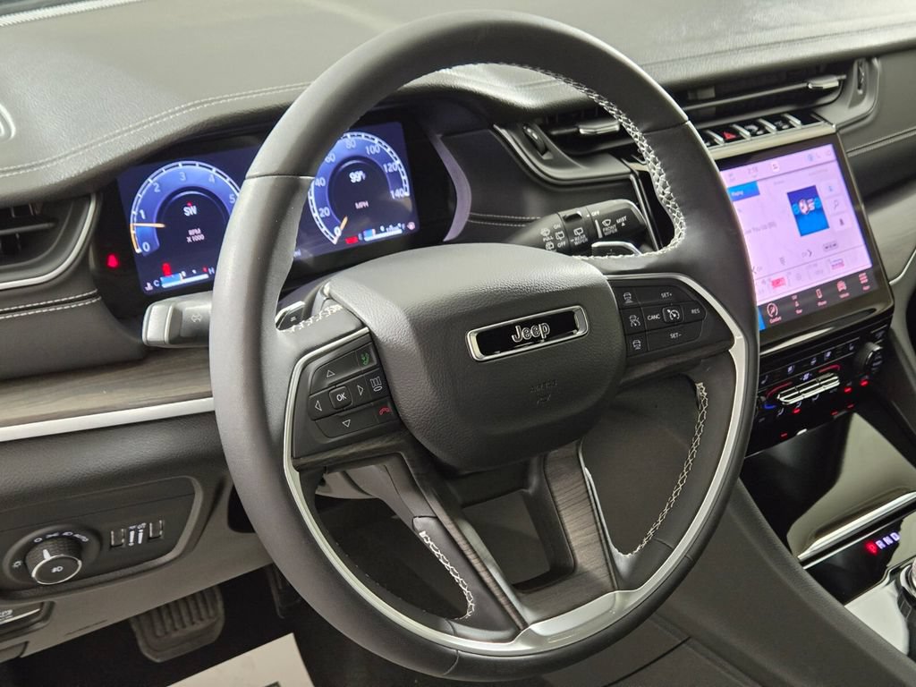 Used 2024 Jeep Grand Cherokee Limited w/ Luxury Tech Group II RWD image 28