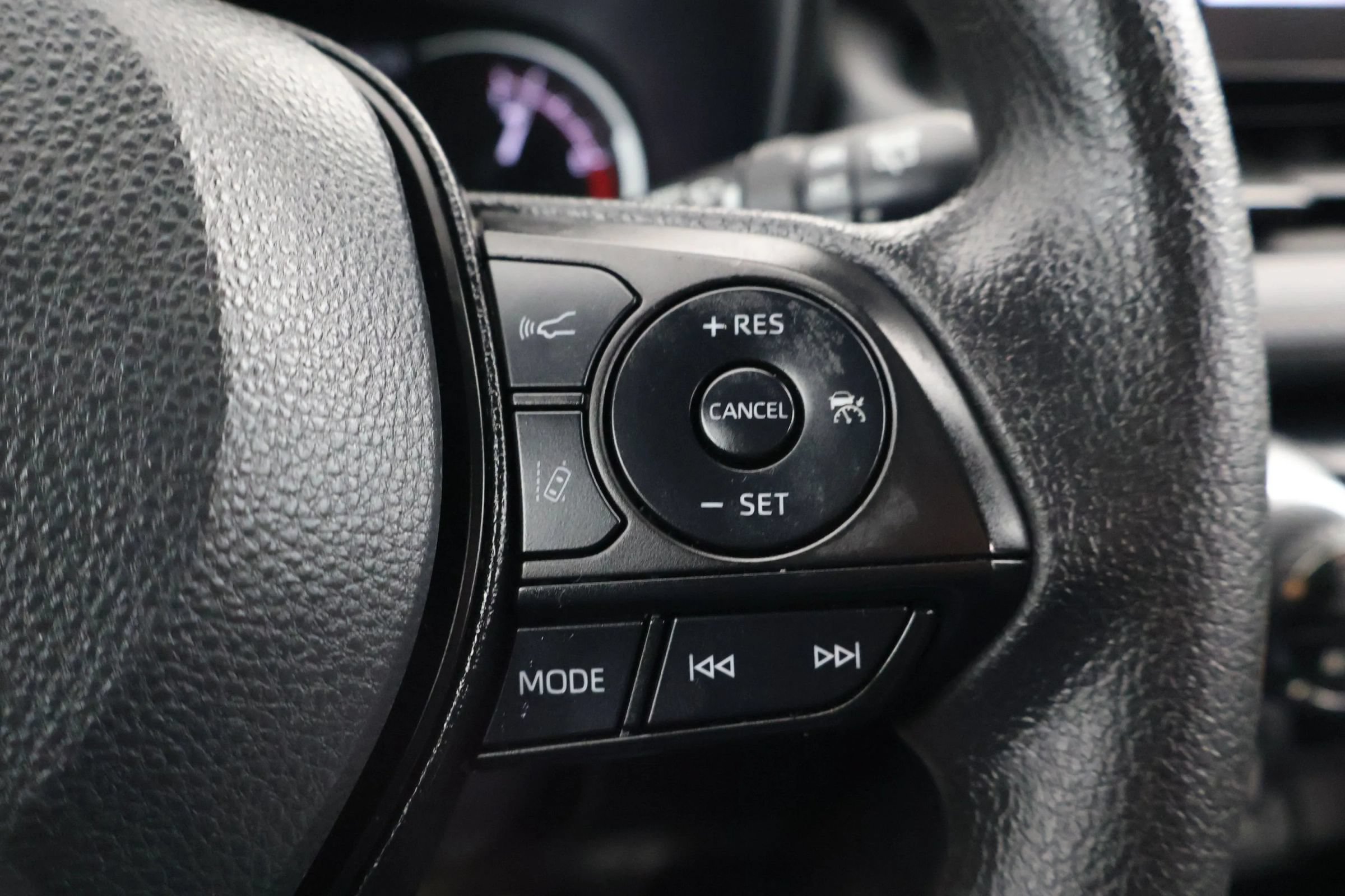 Used 2025 Toyota RAV4 XLE FWD image 20