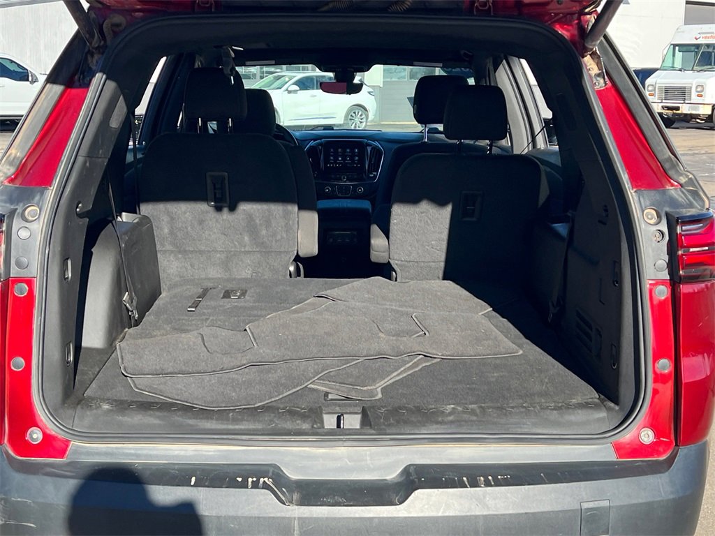 Used 2023 Chevrolet Traverse LT w/ Midnight/Sport Edition image 38