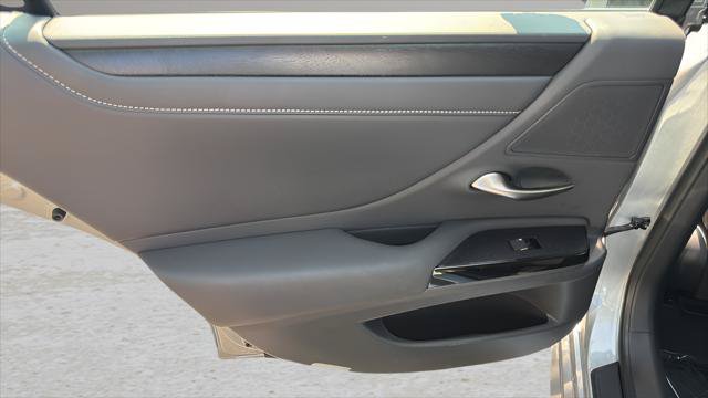 Certified 2024 Lexus ES 300h w/ Premium Package FWD image 17