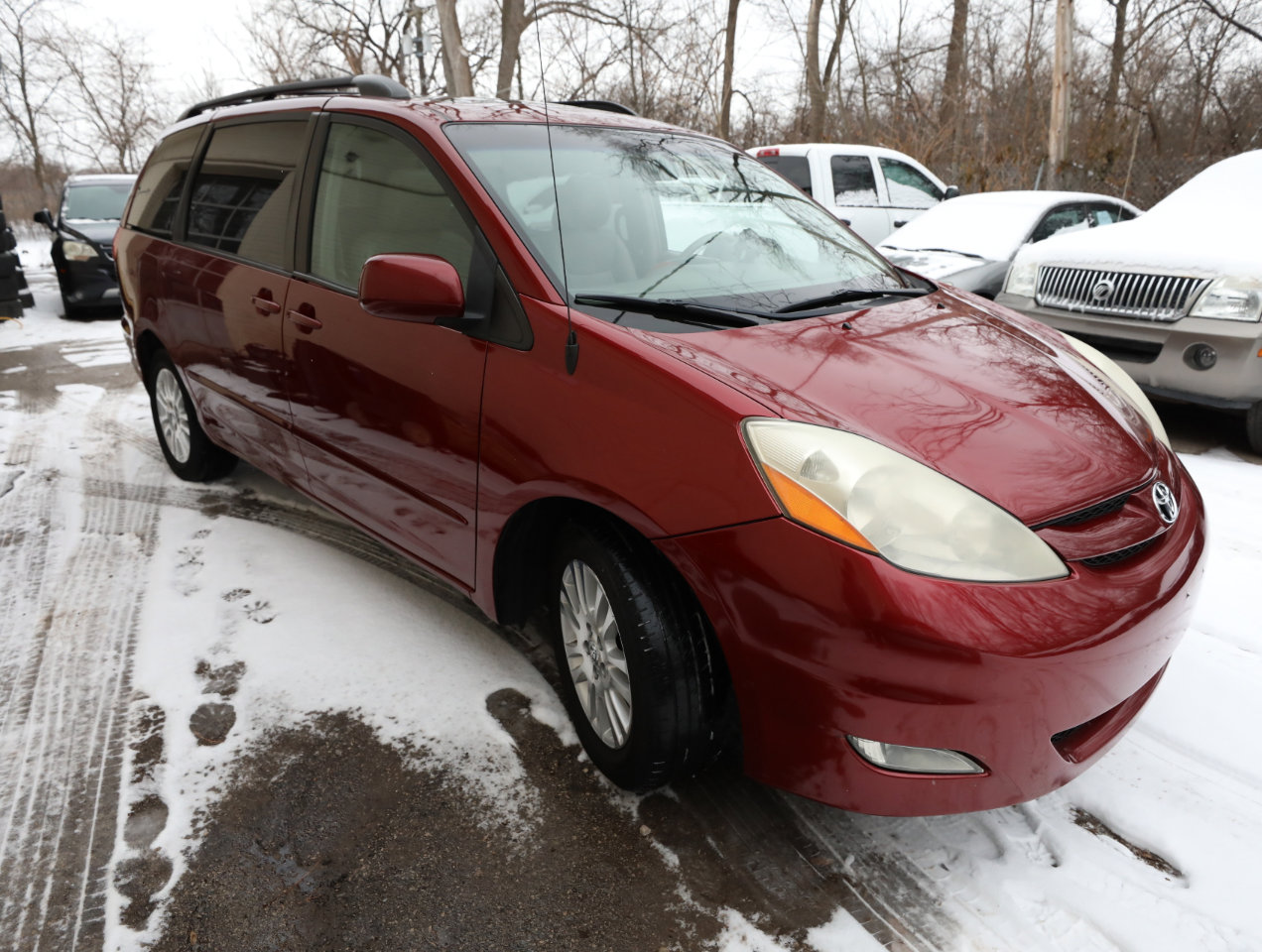 Used 2010 Toyota Sienna XLE FWD image 4