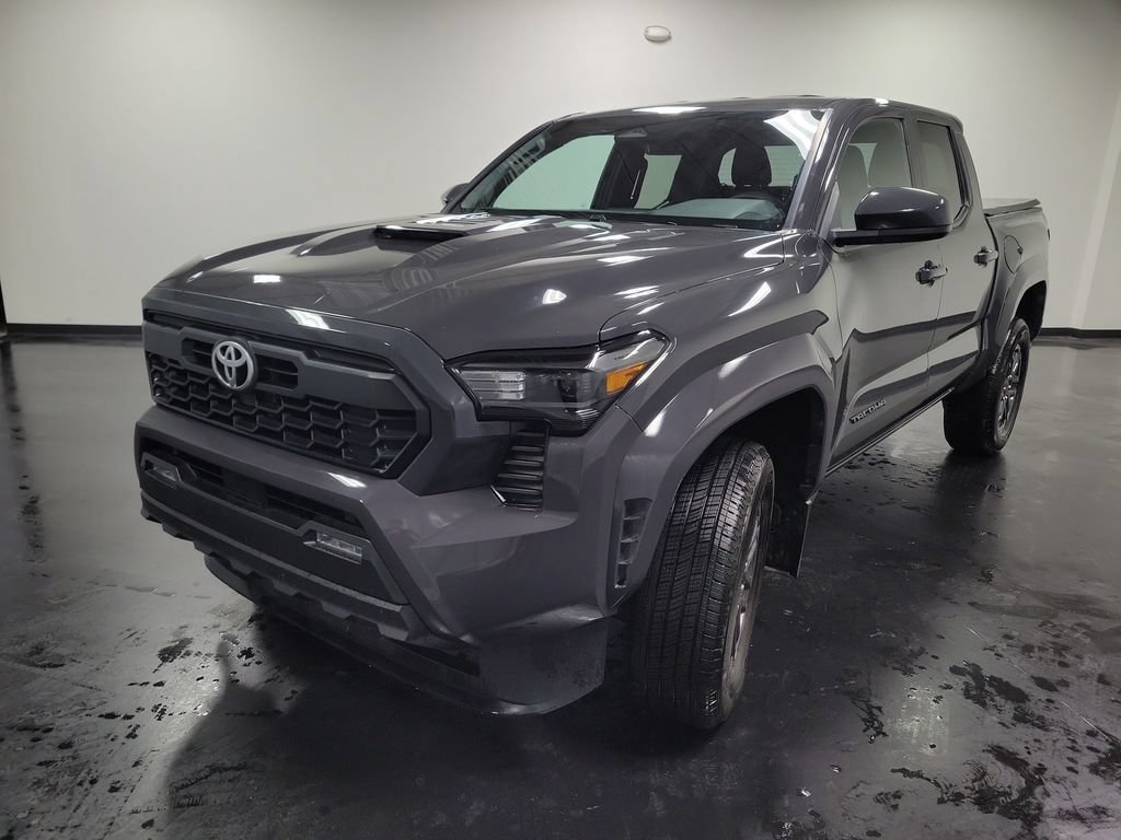 Used 2024 Toyota Tacoma TRD Sport AWD/4WD image 4