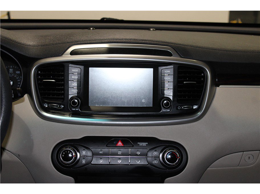 Used 2020 Kia Sorento LX image 16