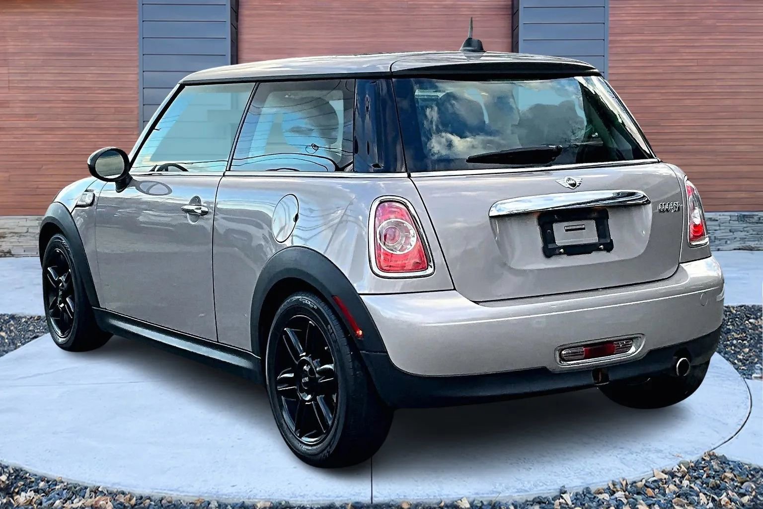 Used 2013 MINI Cooper Hardtop image 2