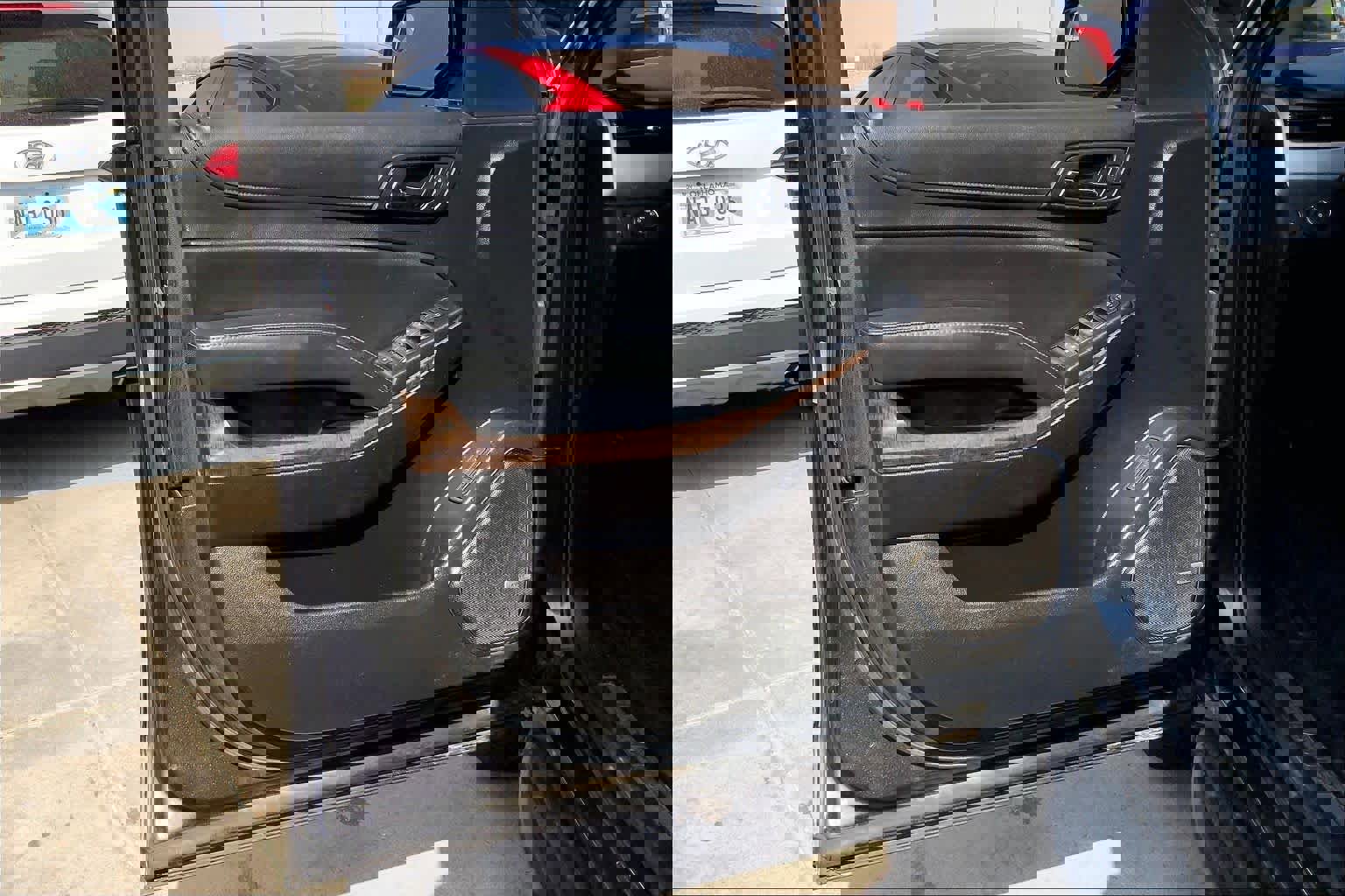 Used 2016 Chevrolet Suburban LT image 20