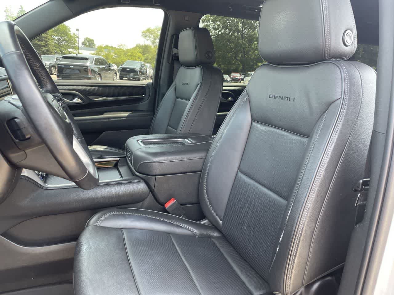 Used 2022 GMC Yukon XL Denali AWD/4WD image 12