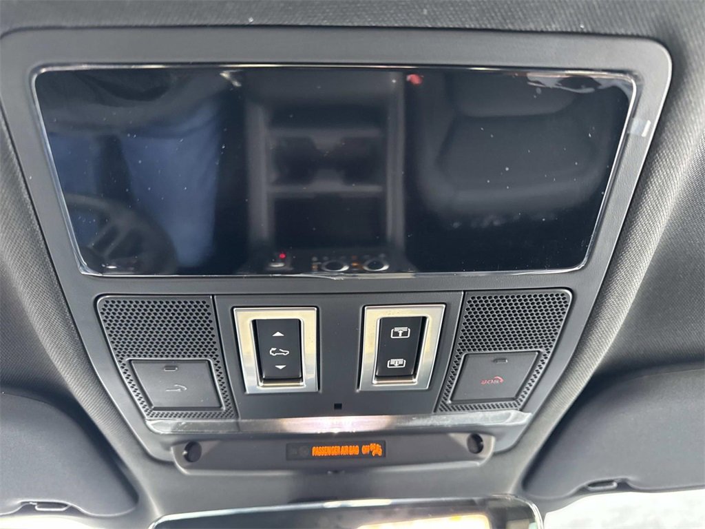 New 2026 Land Rover Defender 110 X-Dynamic SE image 17