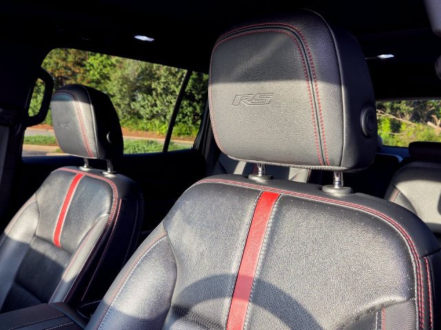 Used 2025 Chevrolet Traverse RS FWD image 13