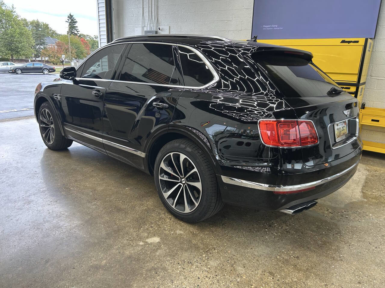 Used 2019 Bentley Bentayga image 9