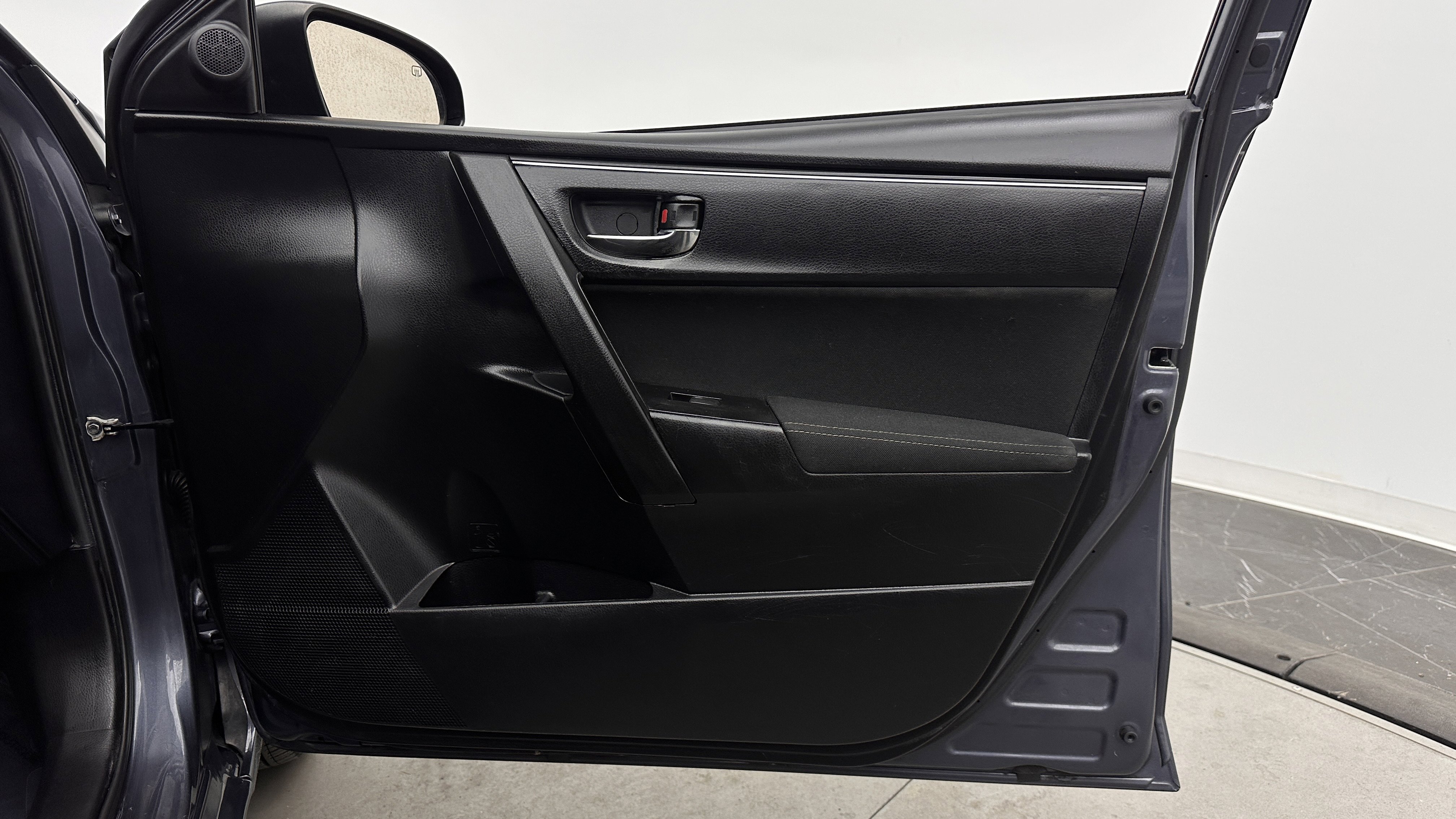 Used 2019 Toyota Corolla LE image 31