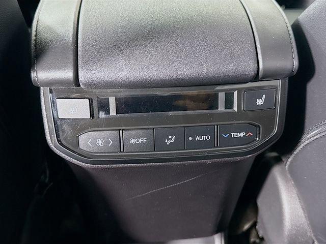 Used 2024 Toyota Highlander Platinum FWD image 25