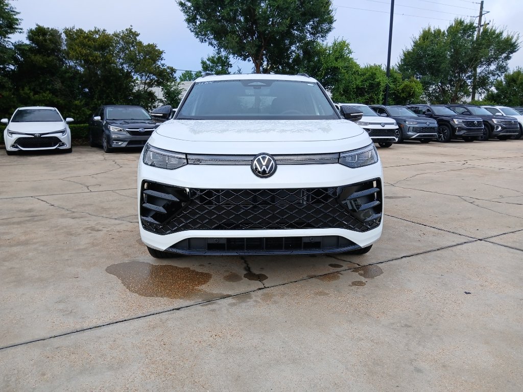 New 2026 Volkswagen Tiguan SE R-Line AWD/4WD image 2