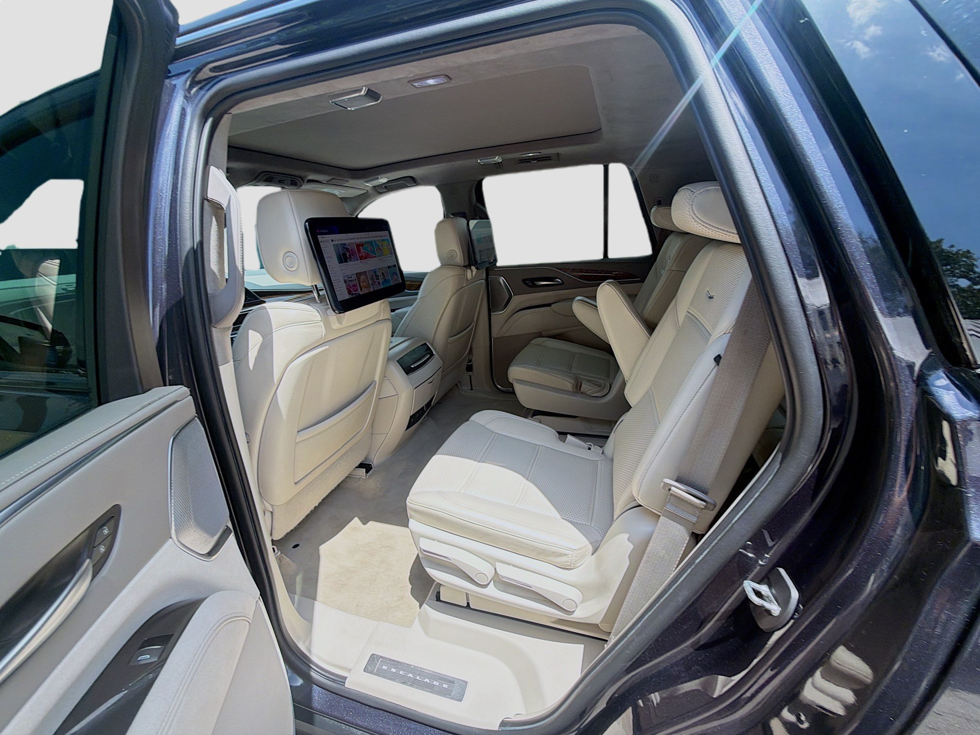 Used 2023 Cadillac Escalade Sport Platinum AWD/4WD image 24