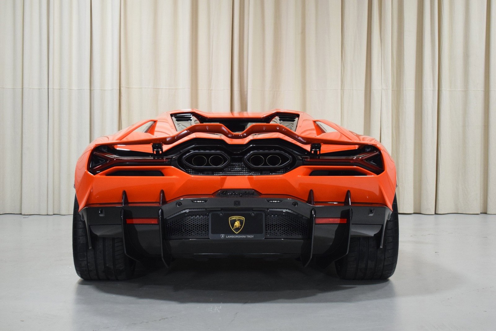 Used 2025 Lamborghini Revuelto image 13
