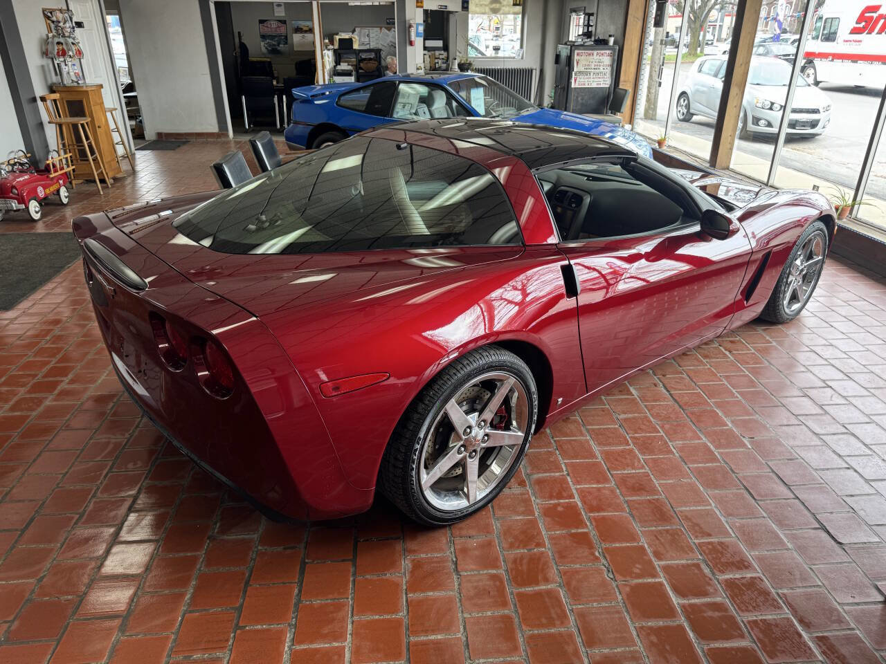 Used 2007 Chevrolet Corvette Coupe w/ Preferred Equipment Group RWD image 6