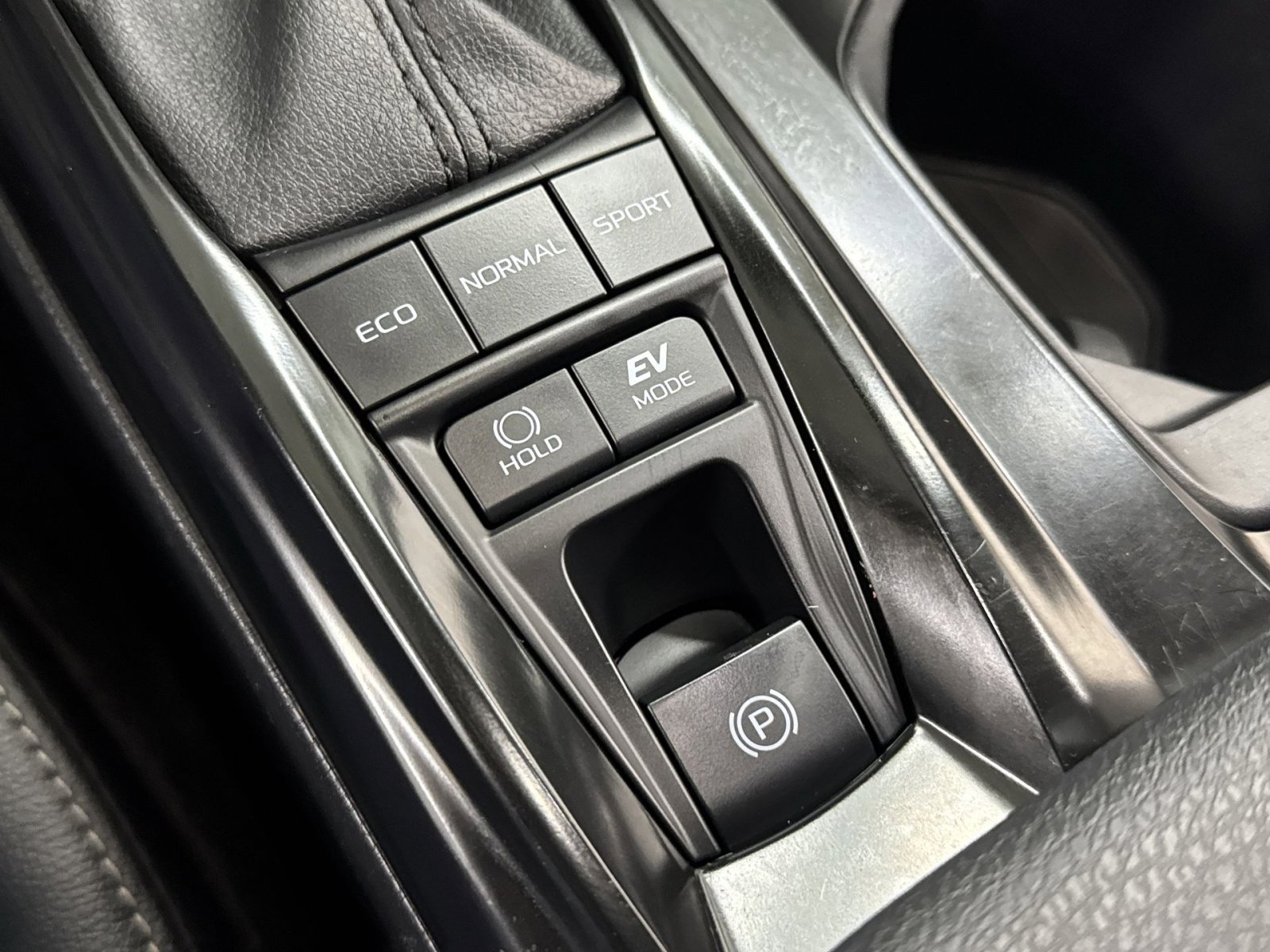 Used 2025 Toyota Camry SE w/ Convenience Package image 35