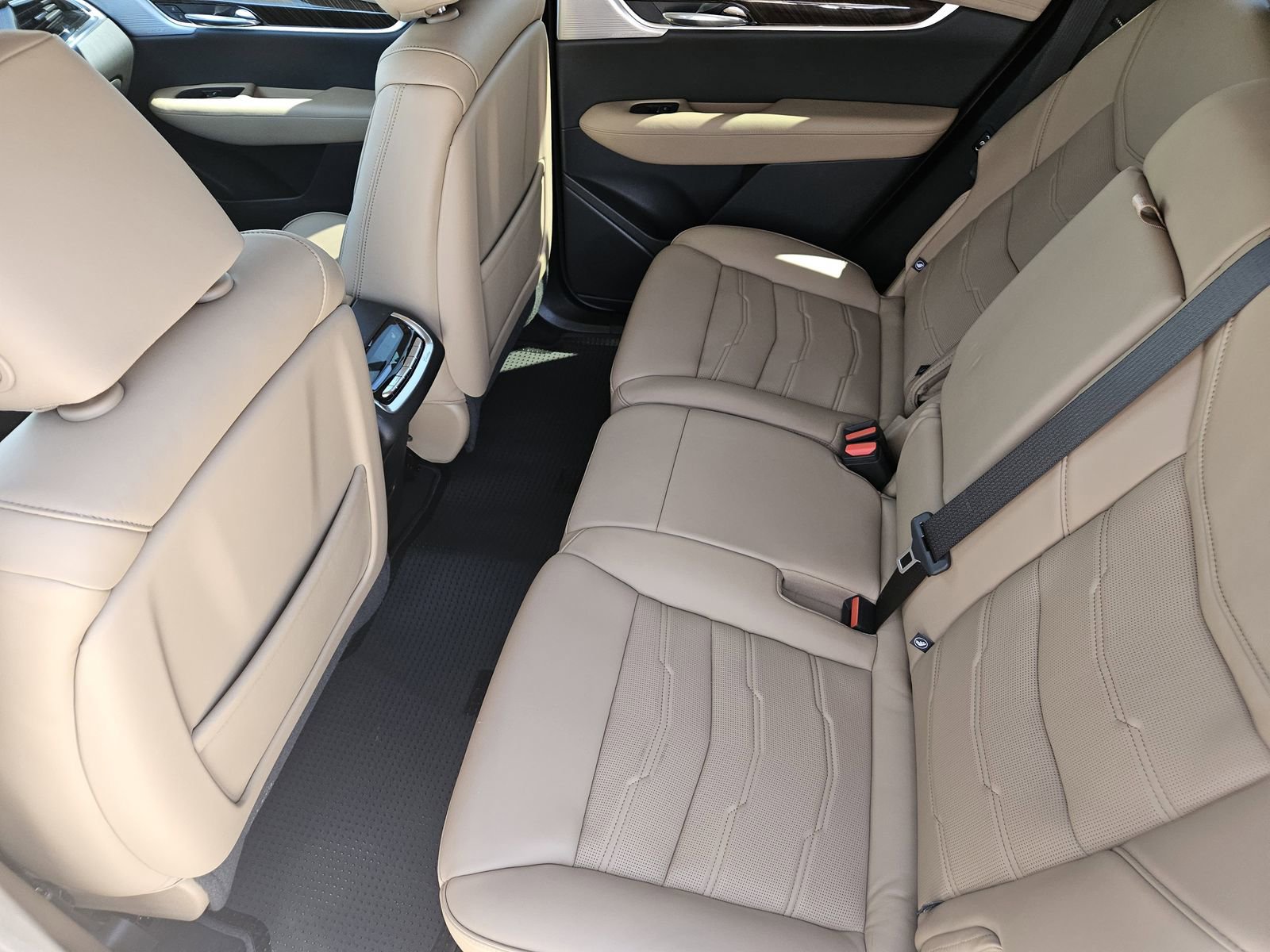 Certified 2023 Cadillac XT6 Premium Luxury w/ Platinum Package image 35