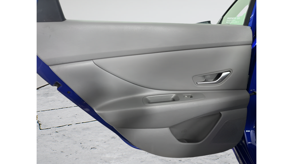 Used 2025 Hyundai Elantra SEL FWD image 11