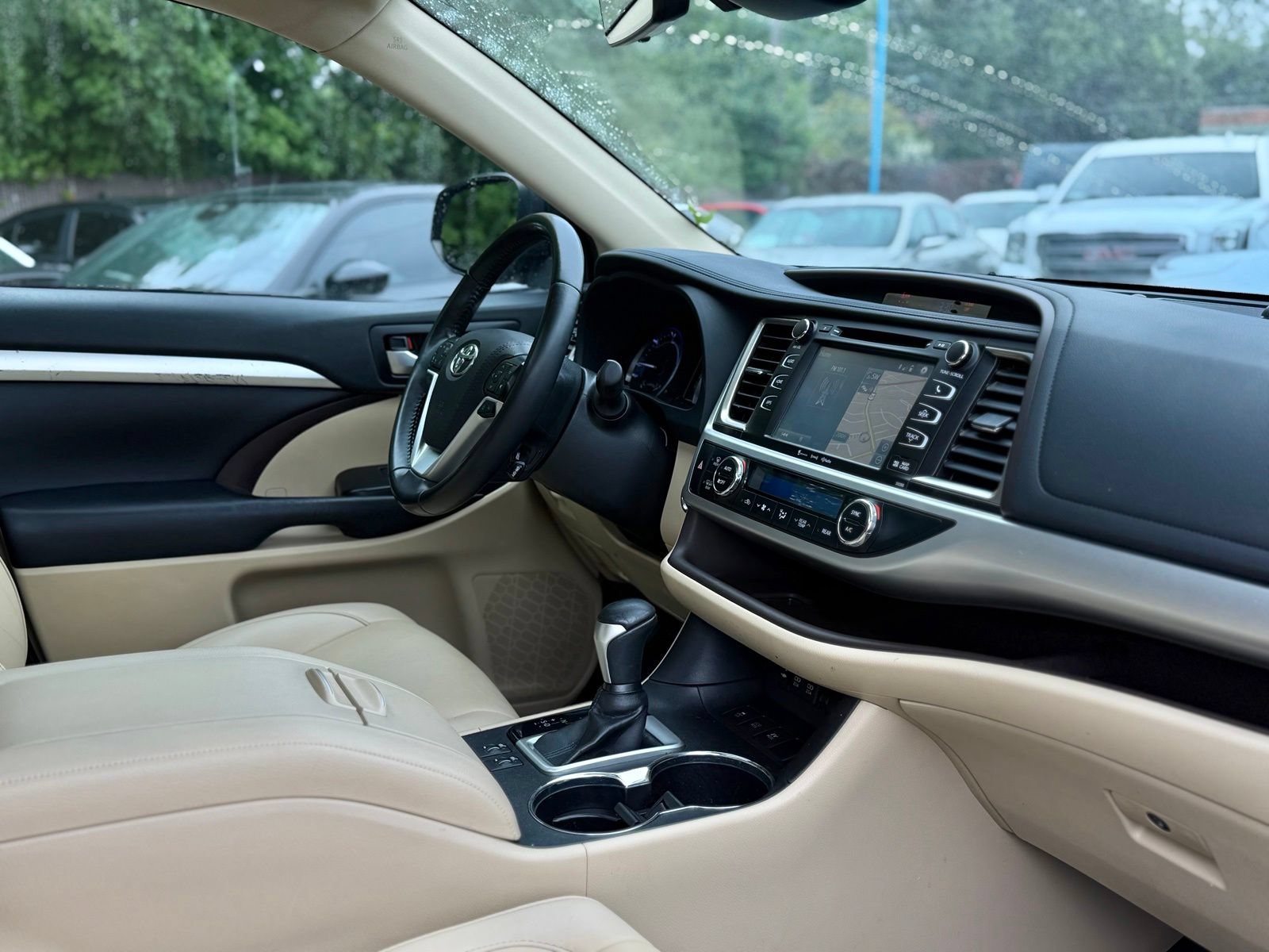 Used 2019 Toyota Highlander XLE AWD/4WD image 23