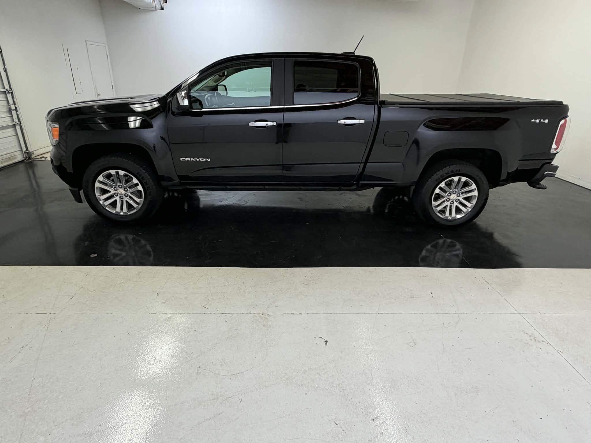 Used 2015 GMC Canyon SLT w/ Driver Alert Package AWD/4WD image 5