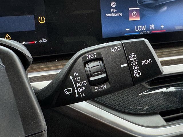 Used 2025 BMW X7 xDrive40i w/ Premium Package AWD/4WD image 25