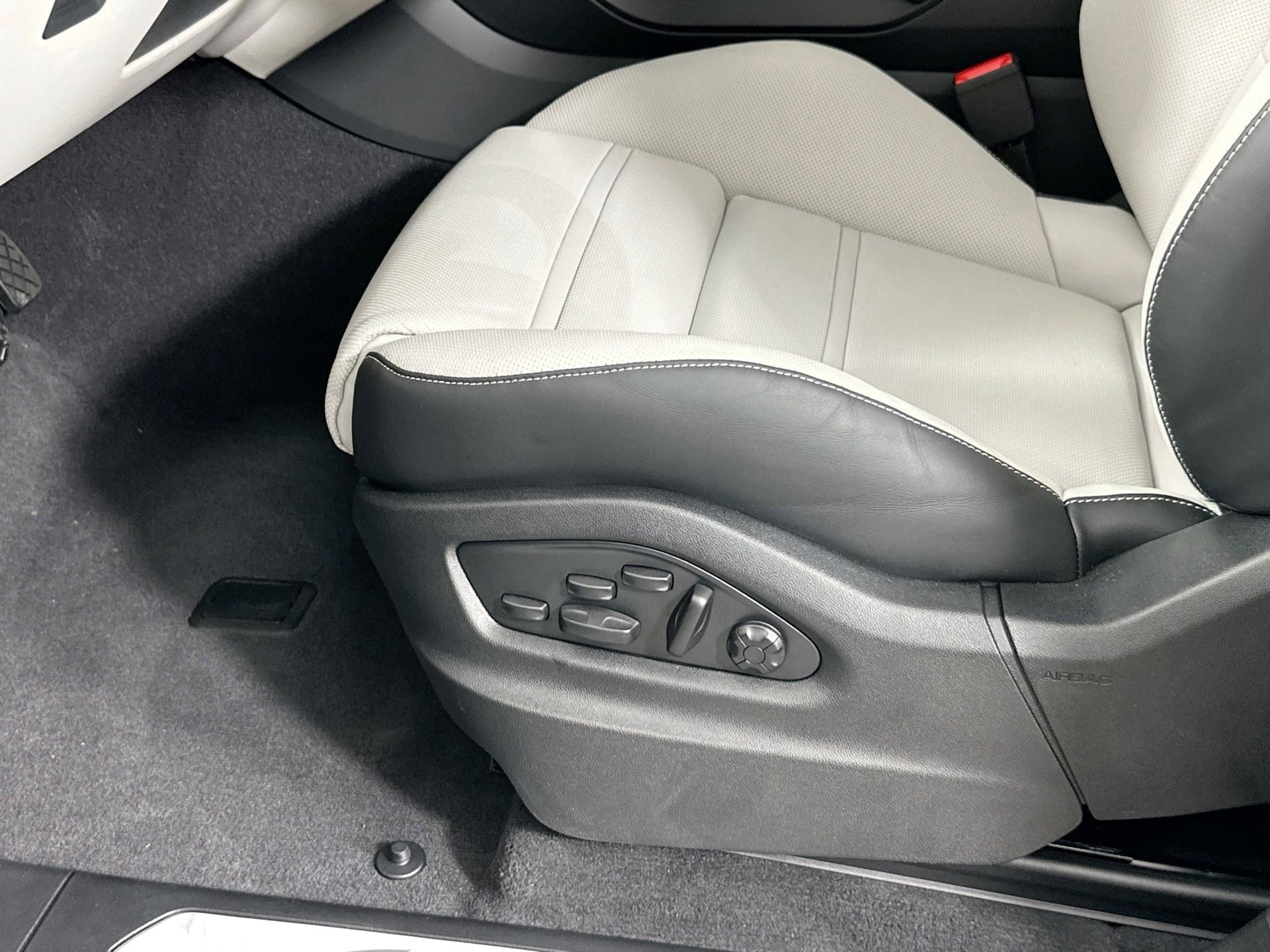 Certified 2025 Porsche Cayenne E-Hybrid image 34