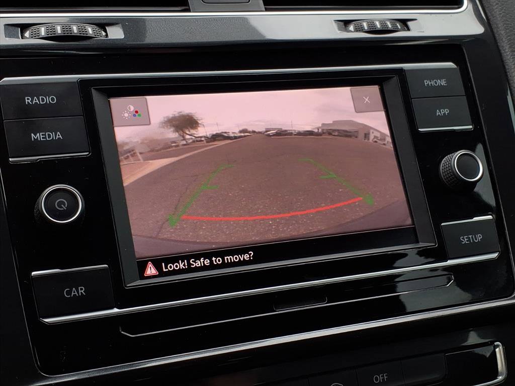 Used 2018 Volkswagen Golf S image 28