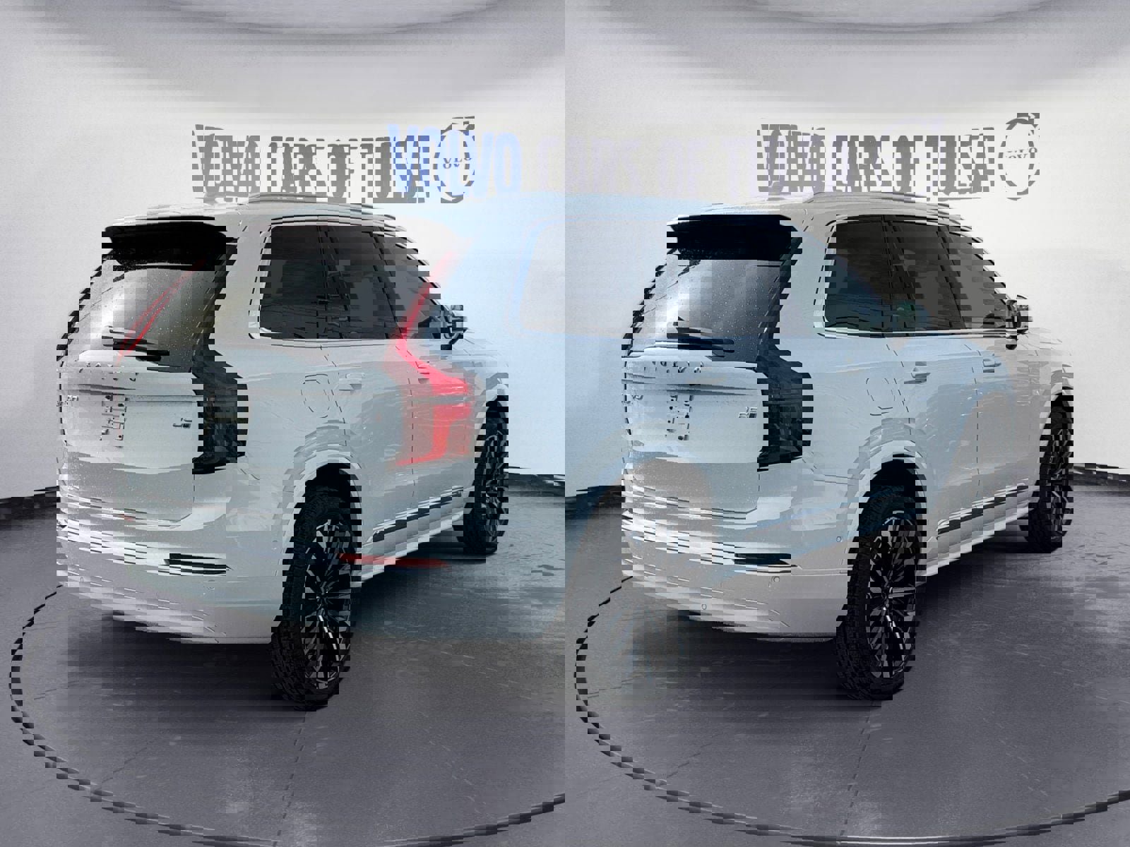 New 2026 Volvo XC90 B5 Plus w/ Protection Package Premier image 5