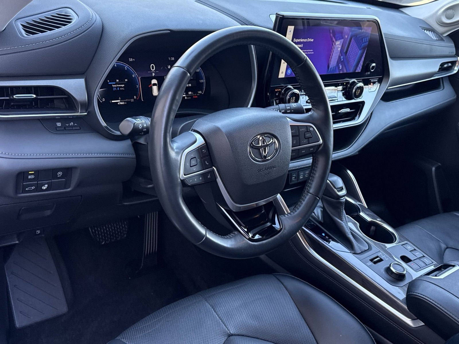 Used 2023 Toyota Highlander Limited image 16