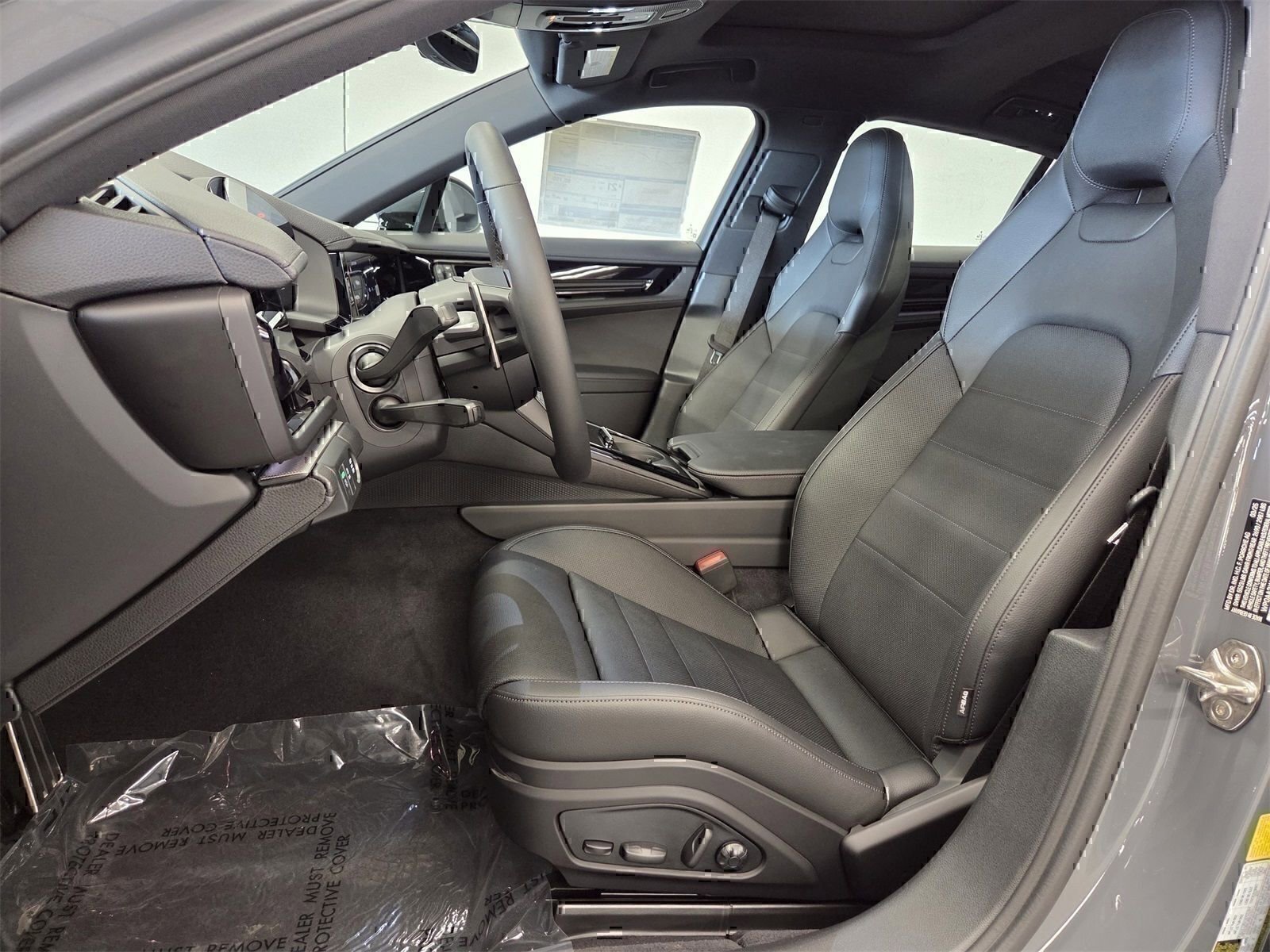 Certified 2025 Porsche Panamera RWD image 5