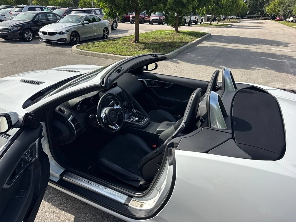 Used 2018 Jaguar F-TYPE Convertible RWD image 14