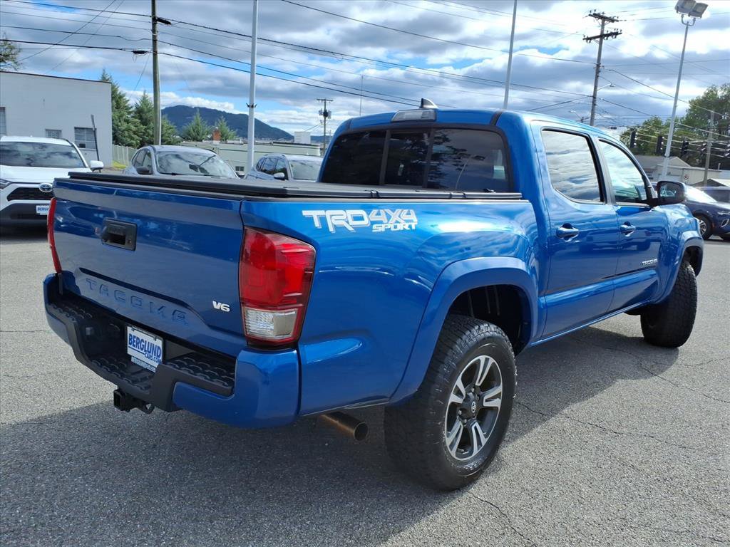Used 2016 Toyota Tacoma TRD Sport w/ Towing Package AWD/4WD image 4