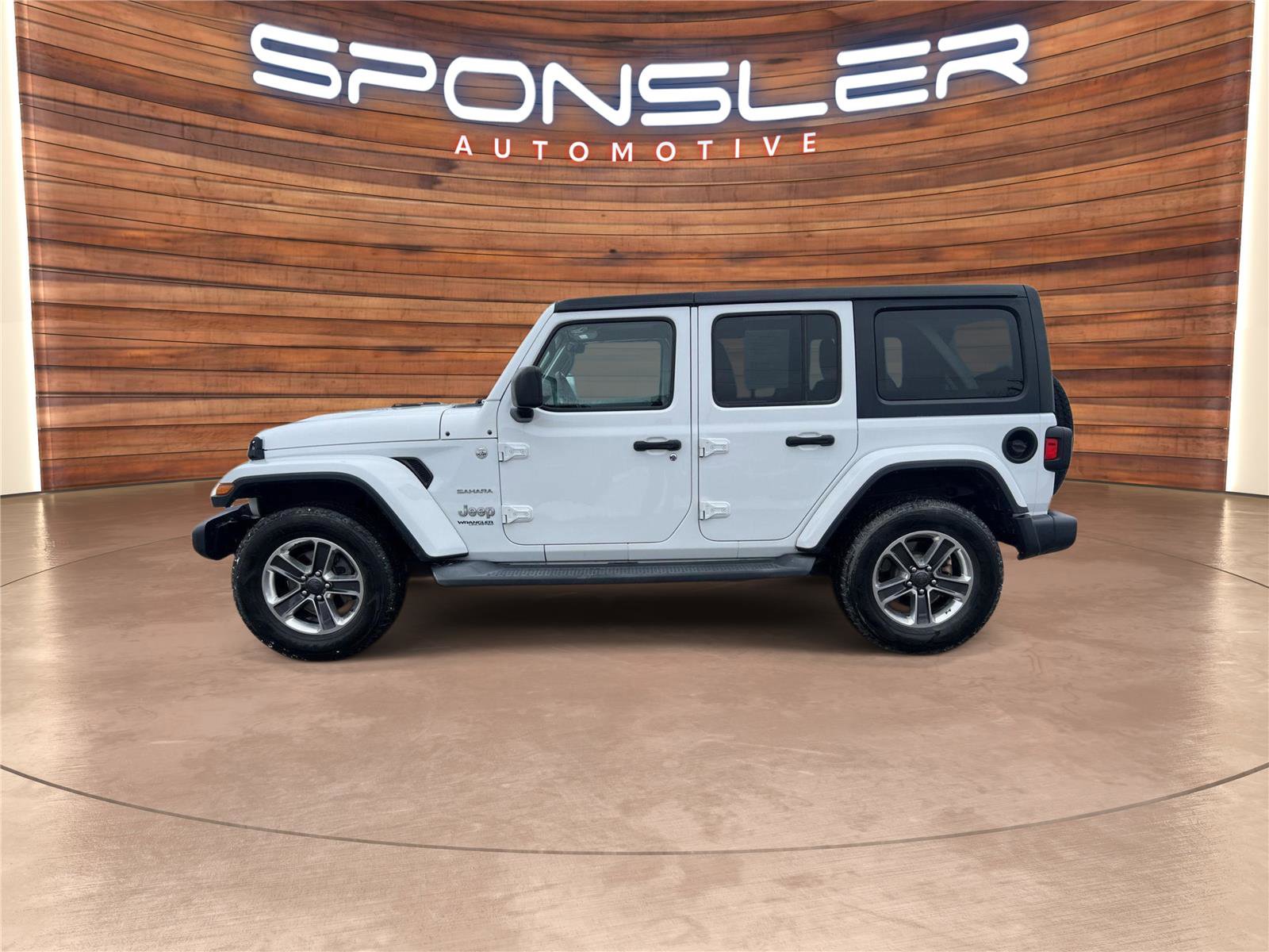 Used 2018 Jeep Wrangler Unlimited Sahara image 2