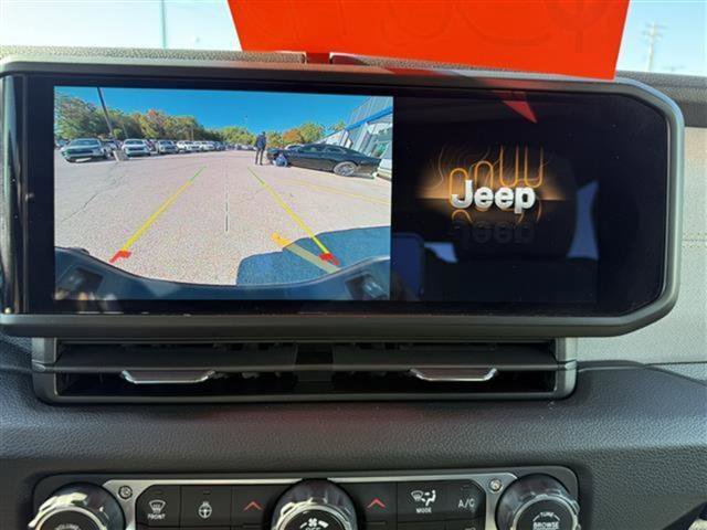 Used 2024 Jeep Gladiator Sport image 20