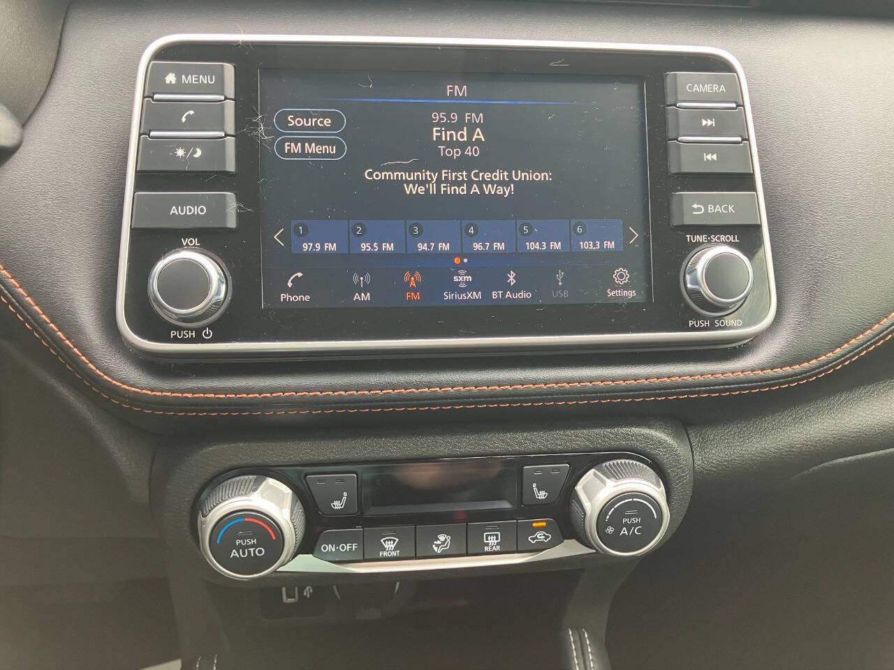 Used 2020 Nissan Kicks SR w/ SR Premium Package FWD image 19